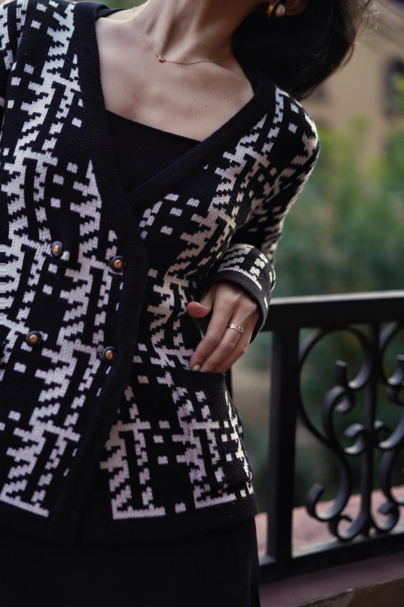 black and white geometric pattern knit jacket