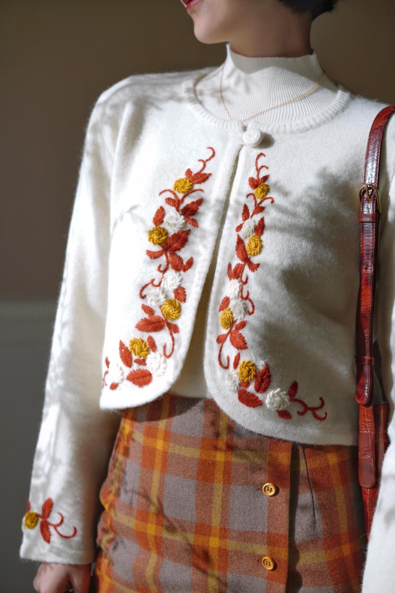 Knit cardigan with ivy embroidery