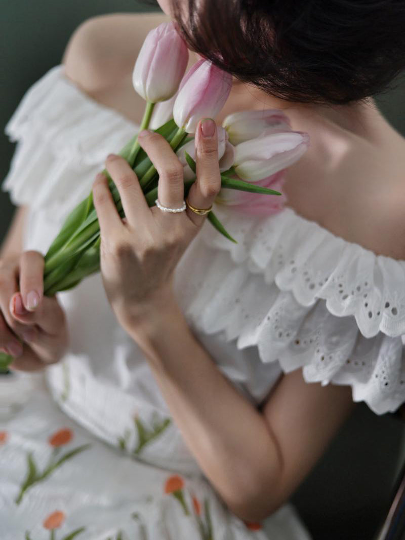 Pure white embroidery off-shoulder blouse