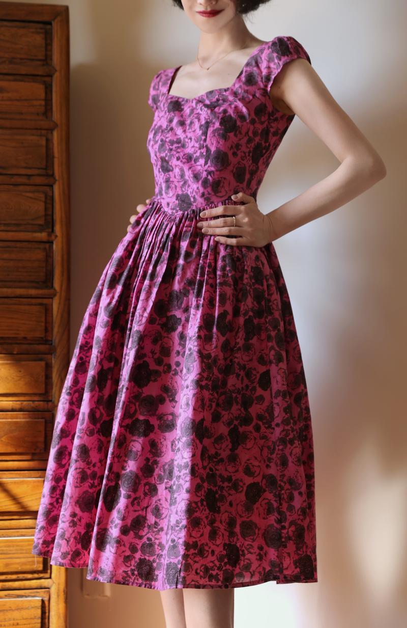 Red bellflower rose pattern Hepburn dress