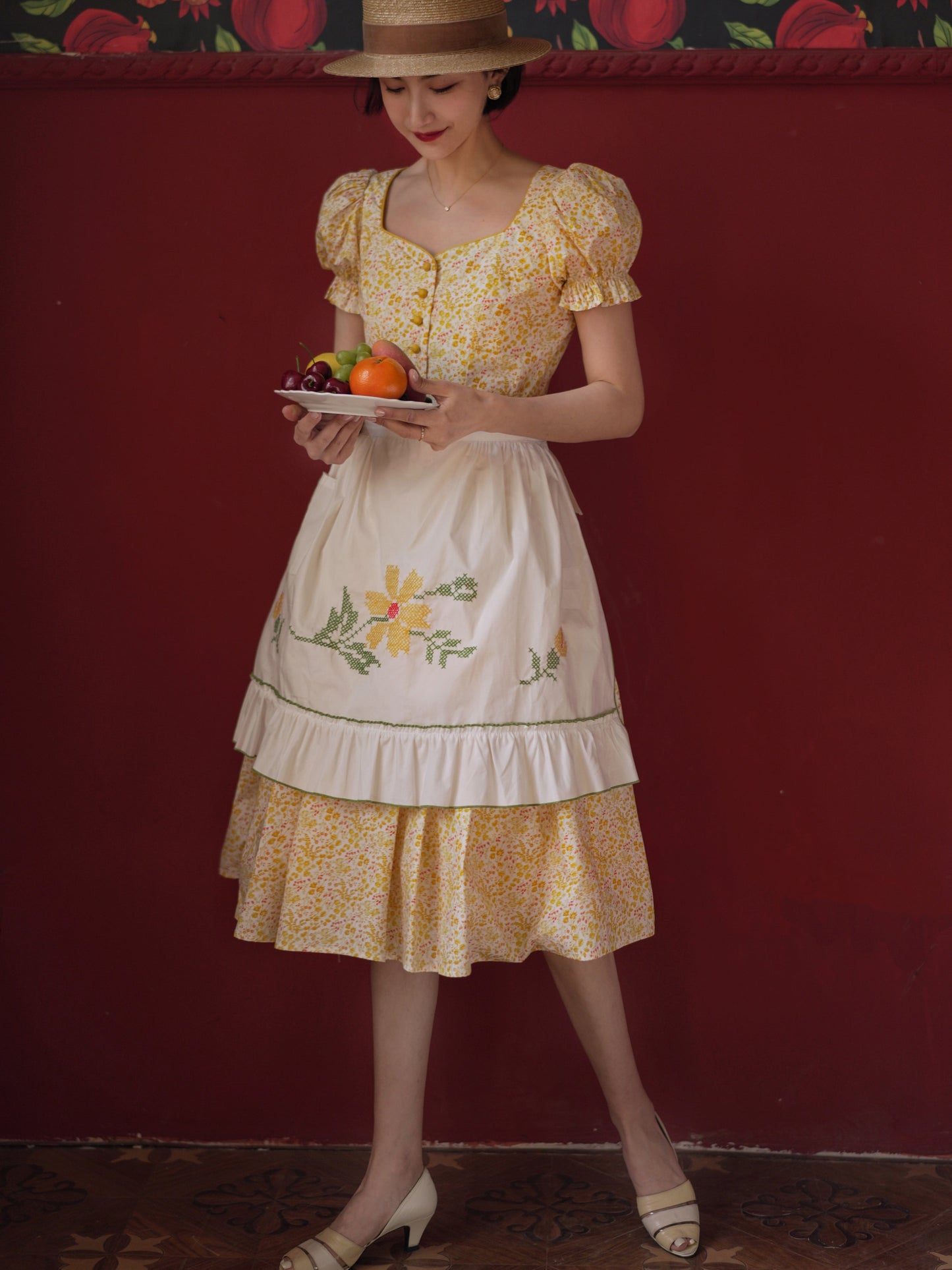 Yellow flower retro dress and embroidered apron