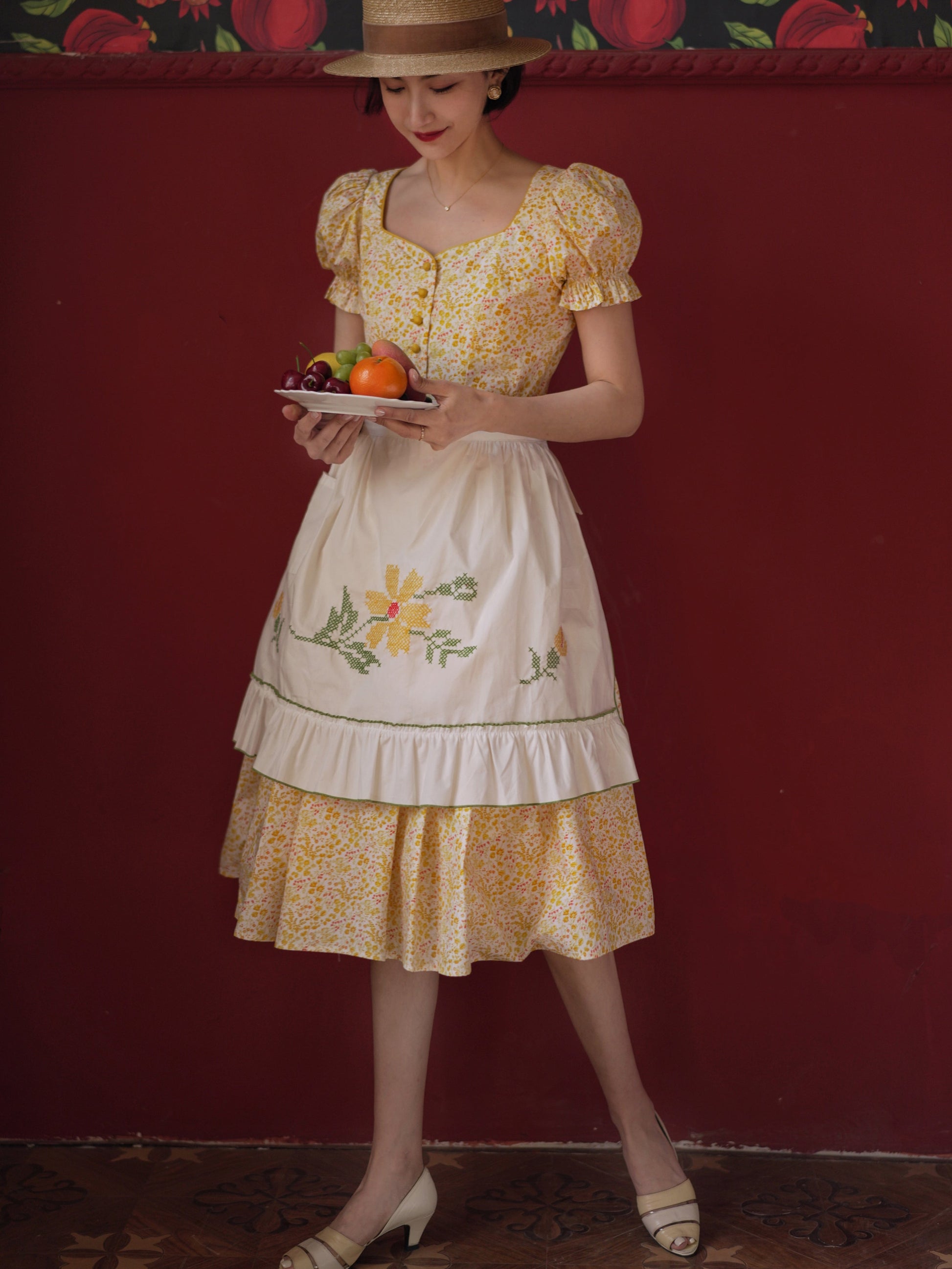 Yellow flower retro dress and embroidered apron