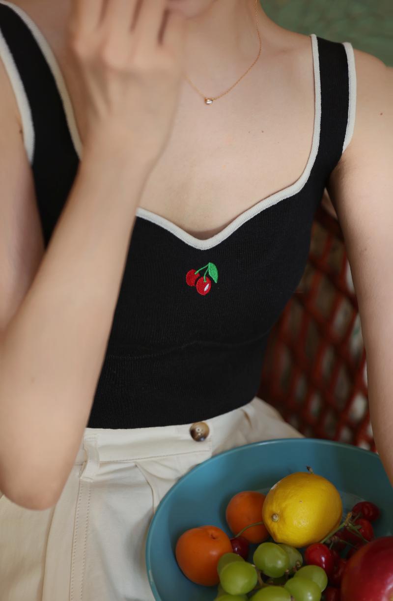 Fruit and flower embroidery knit tank top