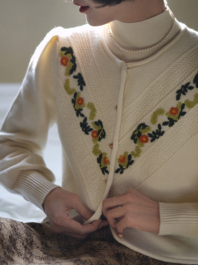 Knitted cardigan with floral embroidery