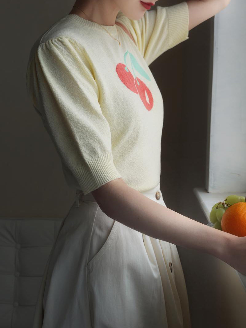 Ivory-colored lady's denim skirt