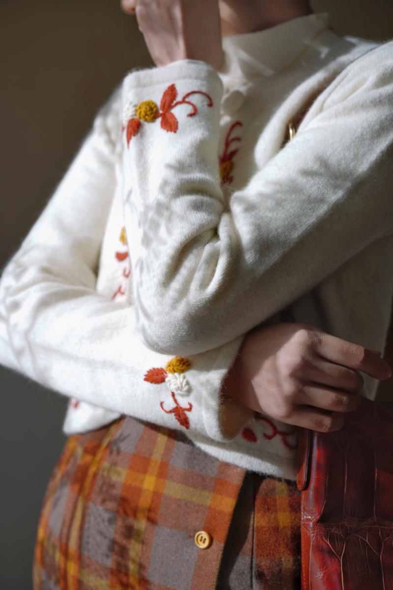 Knit cardigan with ivy embroidery