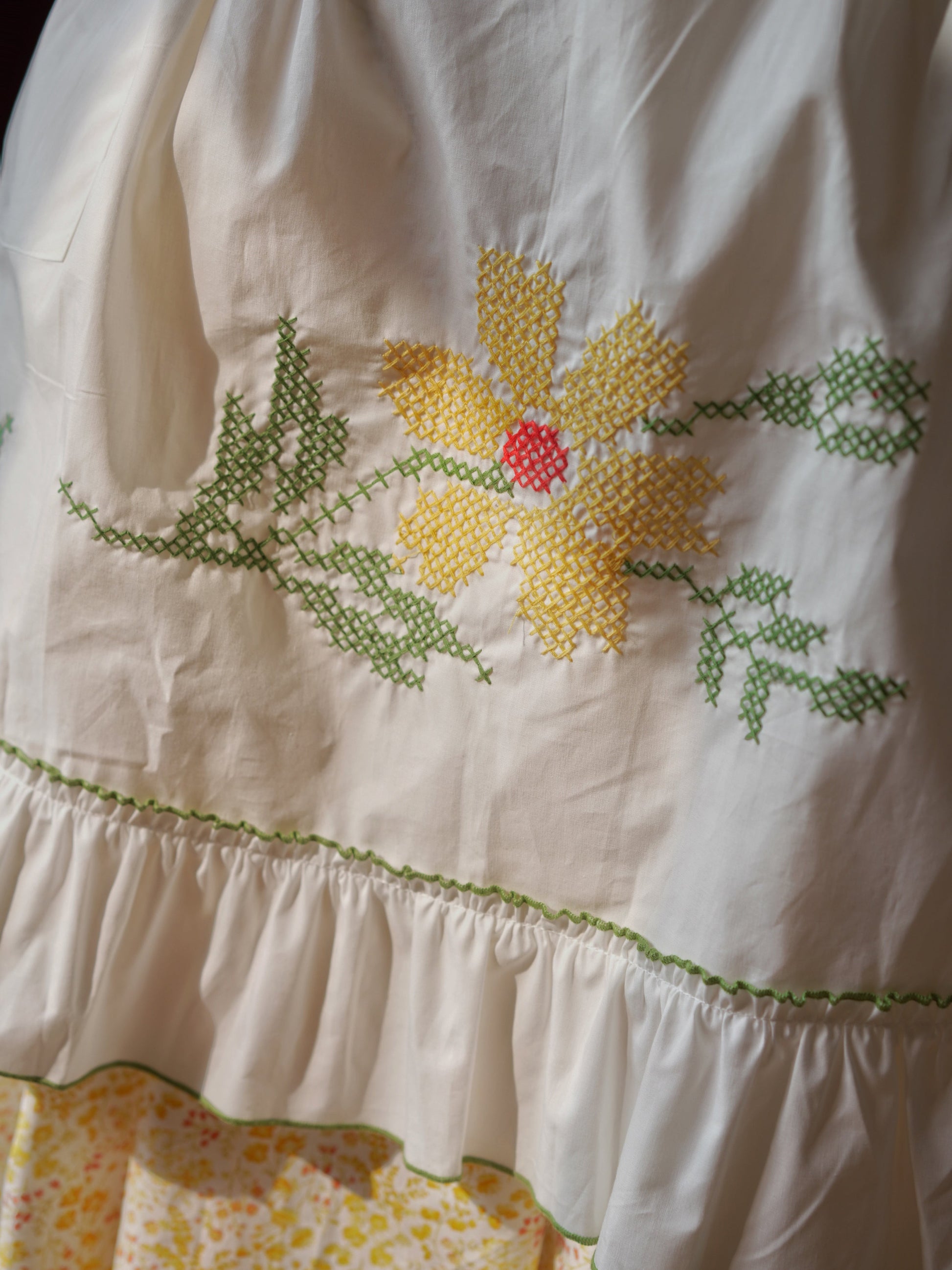 Yellow flower retro dress and embroidered apron