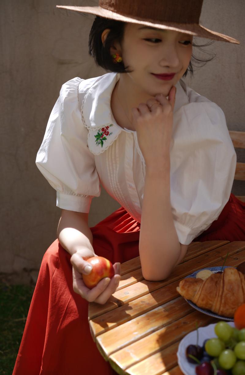 red bouquet medieval embroidery blouse