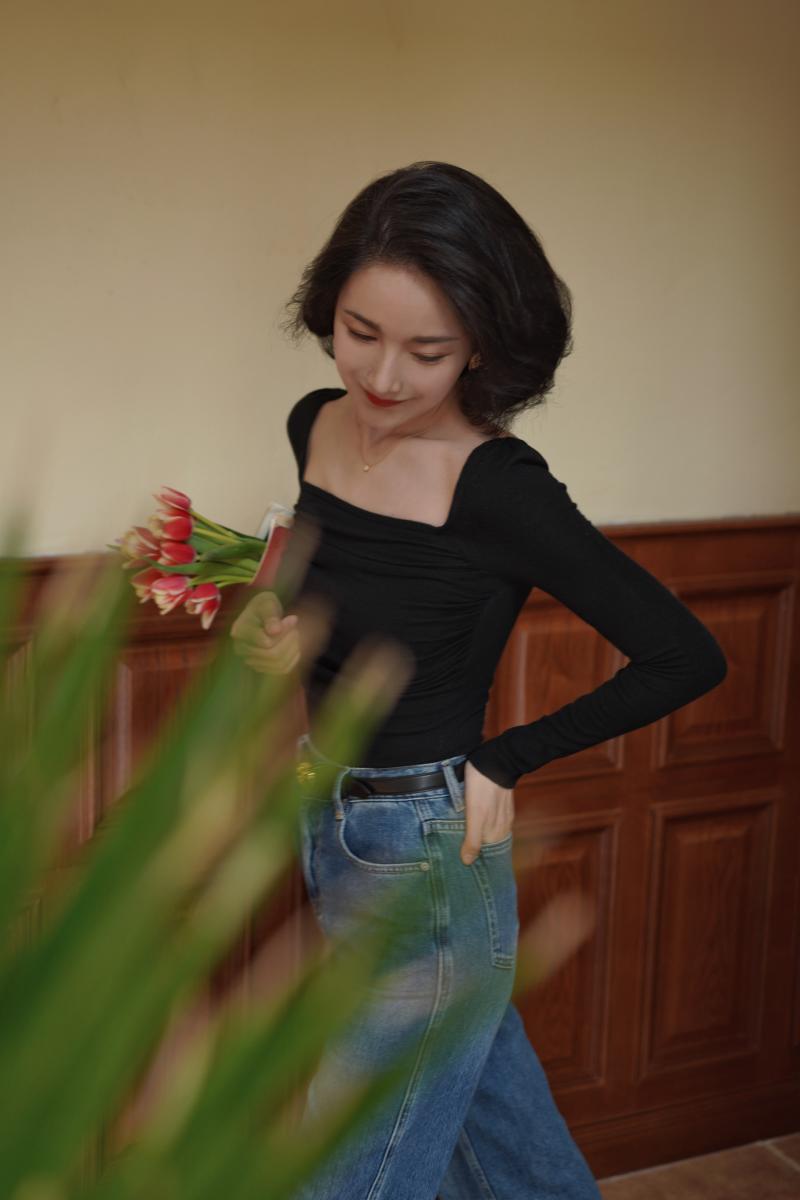 Square neck slim knit for ladies