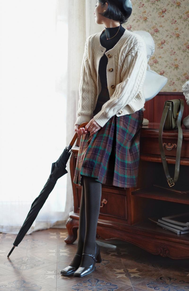 Dark brown plaid classical pleated skirt