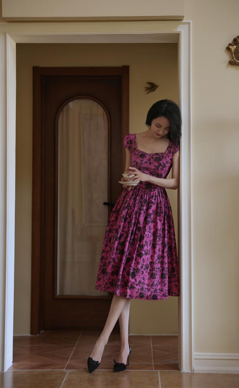 Red bellflower rose pattern Hepburn dress