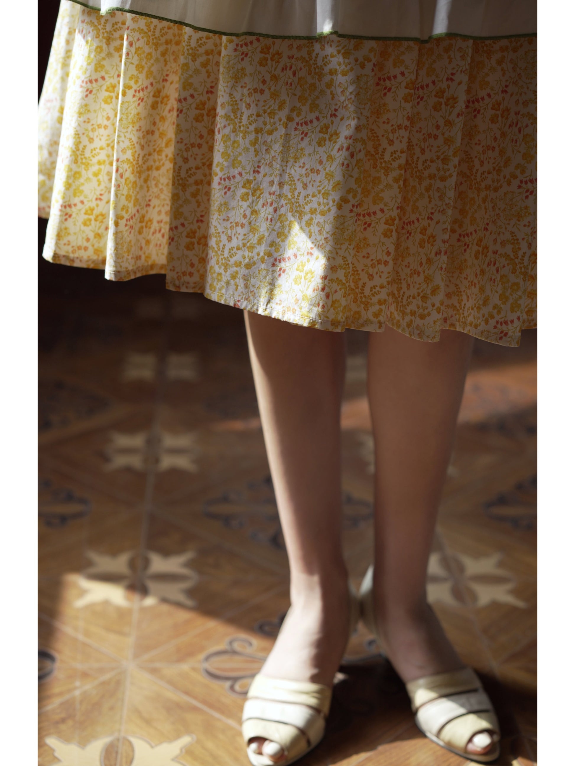 Yellow flower retro dress and embroidered apron