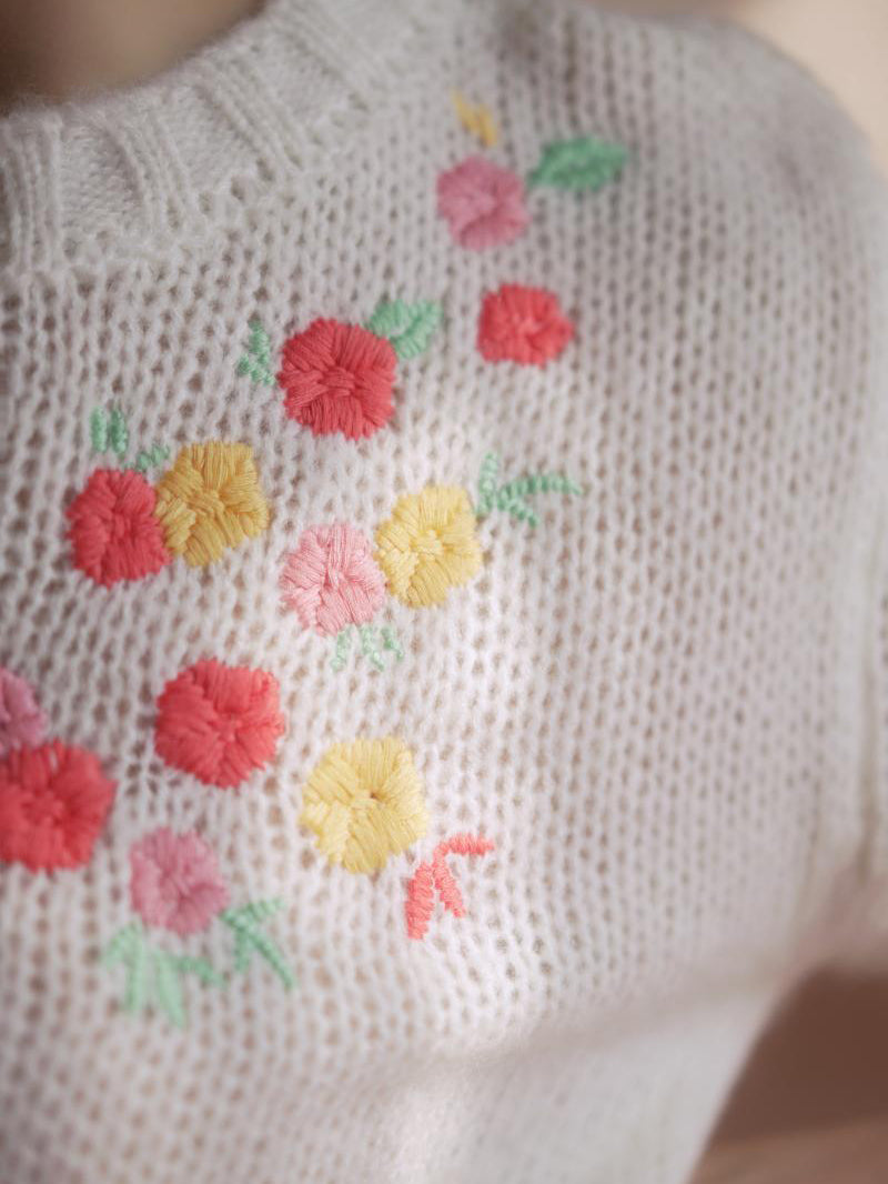 Blooming embroidery slim knit