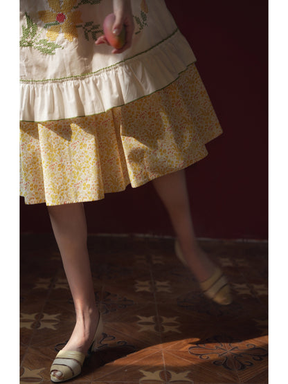 Yellow flower retro dress and embroidered apron