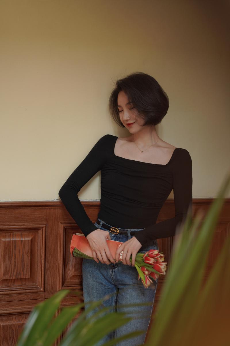 Square neck slim knit for ladies