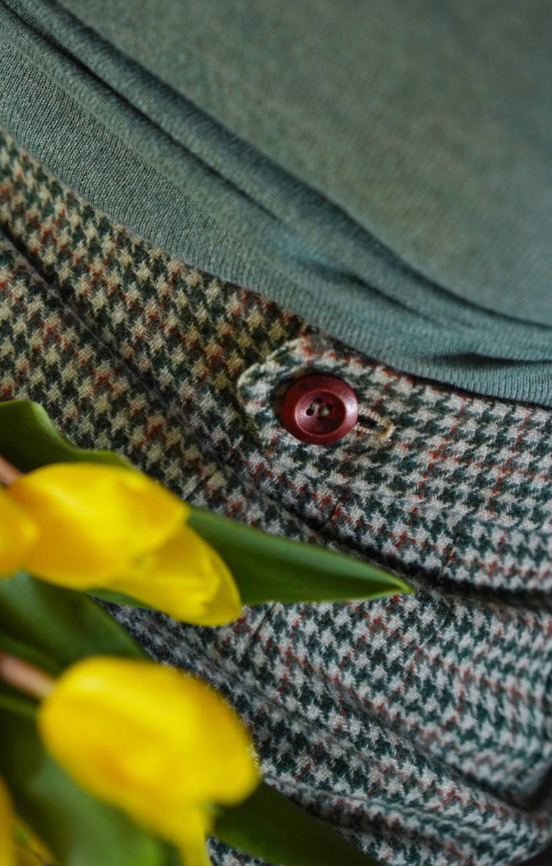 Blue-green houndstooth tweed tube skirt