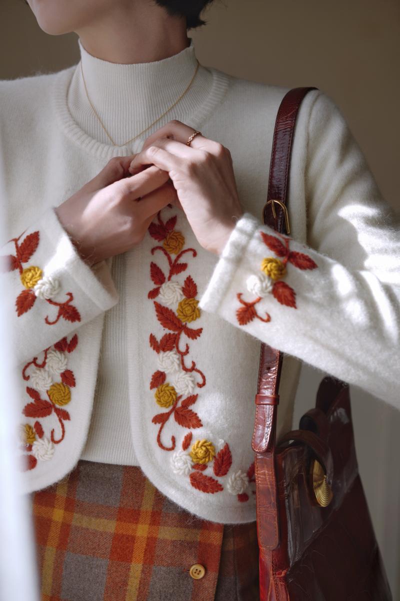 Knit cardigan with ivy embroidery