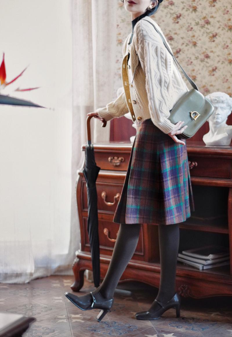 Dark brown plaid classical pleated skirt