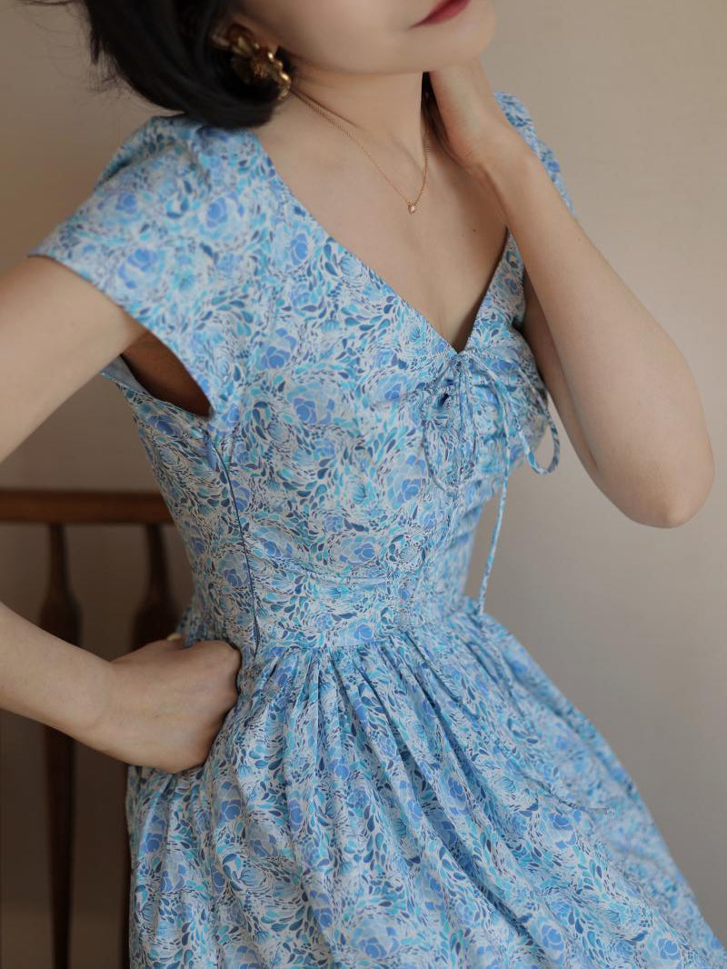 pale flower bouquet retro dress