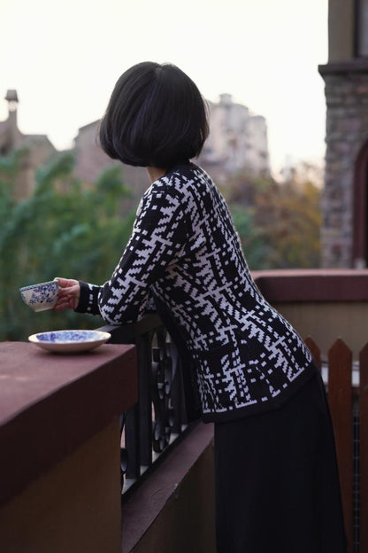 black and white geometric pattern knit jacket