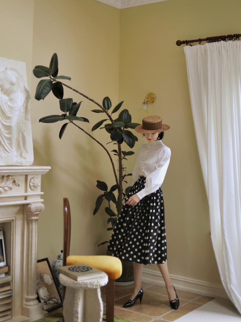 Black lady polka dot umbrella skirt