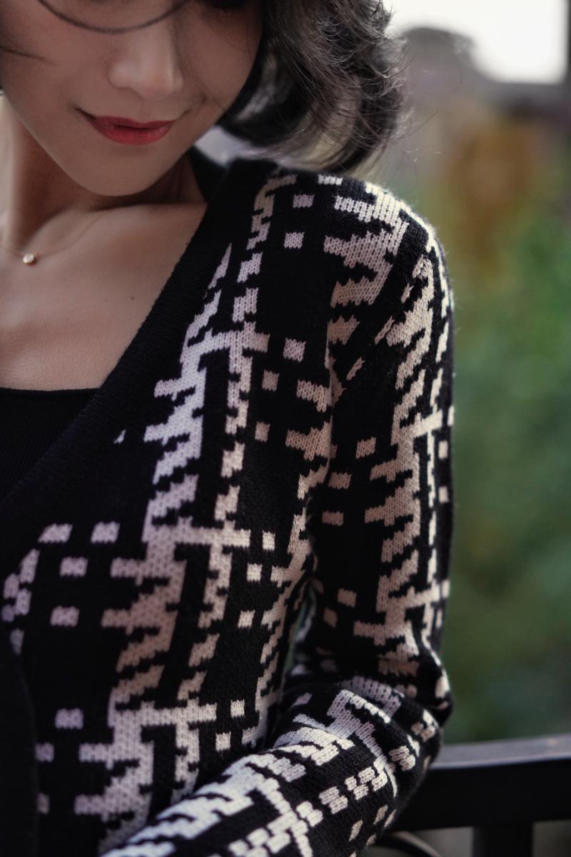 black and white geometric pattern knit jacket