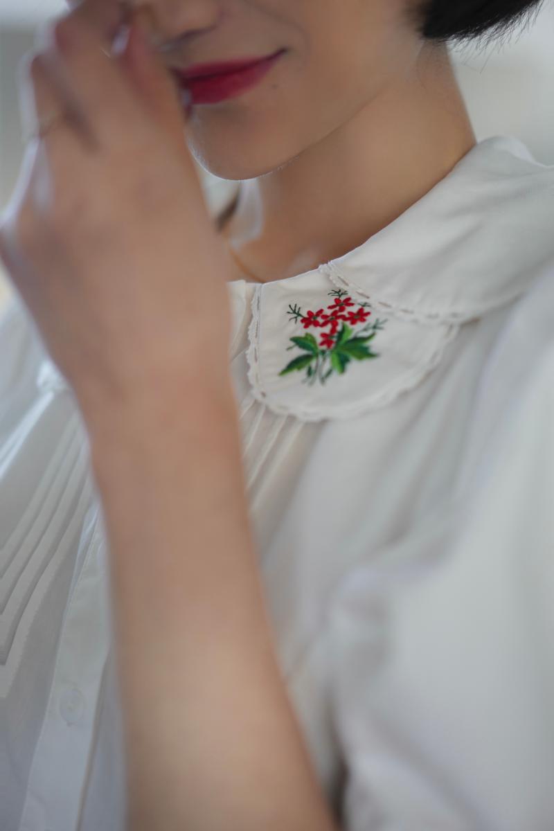 red bouquet medieval embroidery blouse