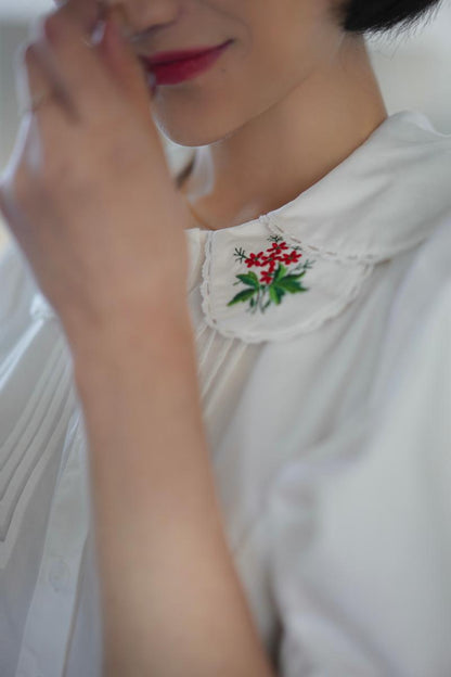 red bouquet medieval embroidery blouse