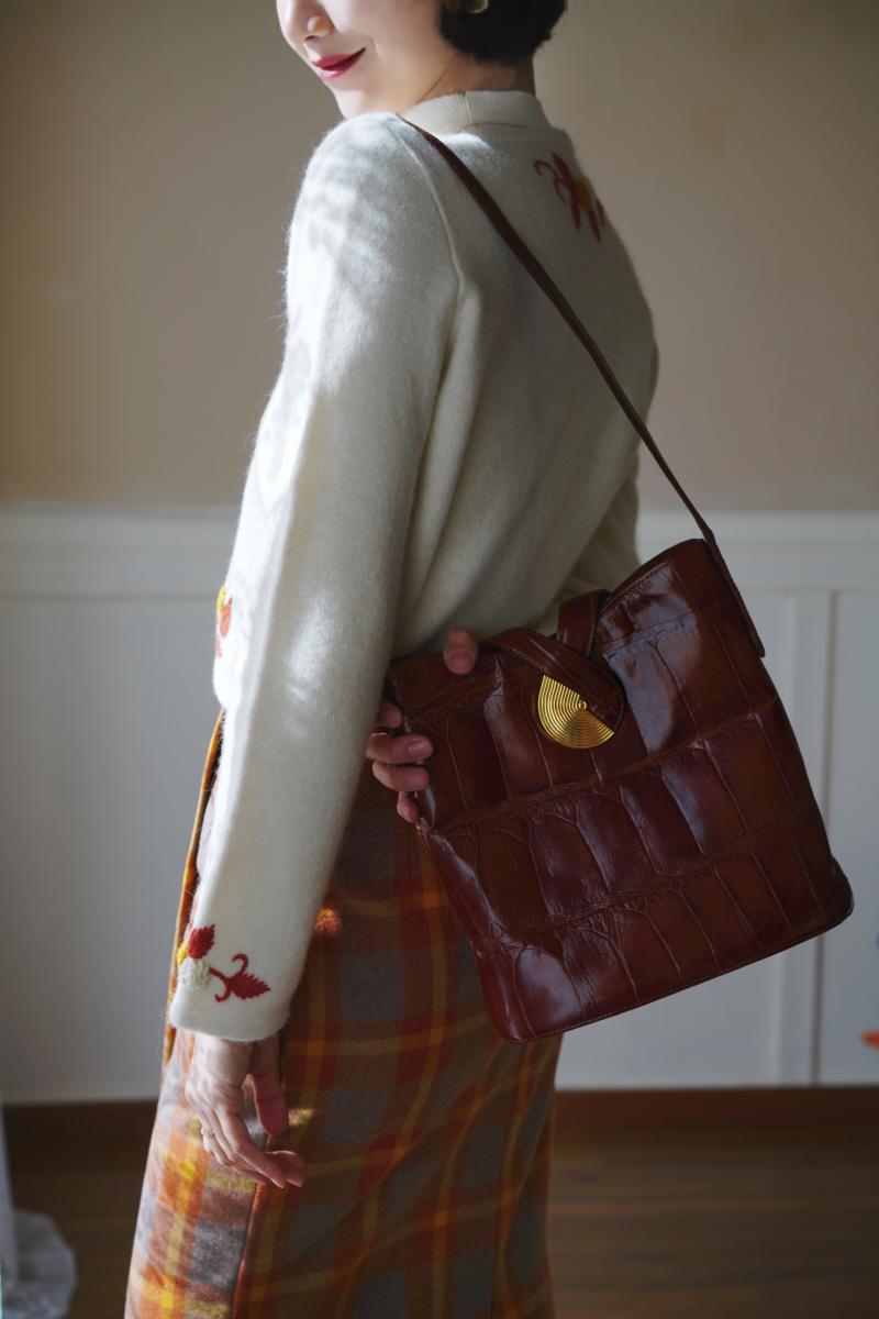 Knit cardigan with ivy embroidery