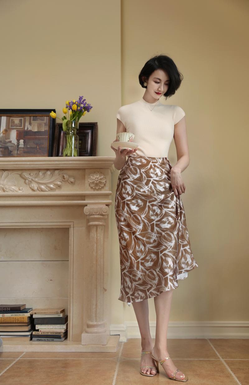 oil painting slim skirt