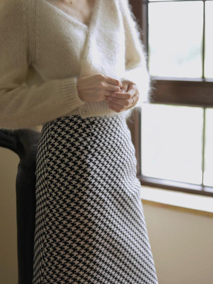 Houndstooth tweed straight skirt