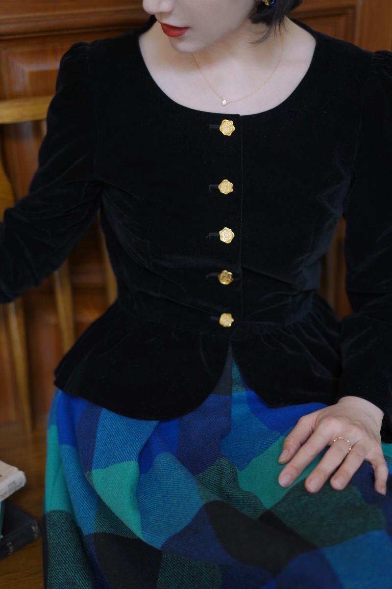 Black lady velvet short jacket