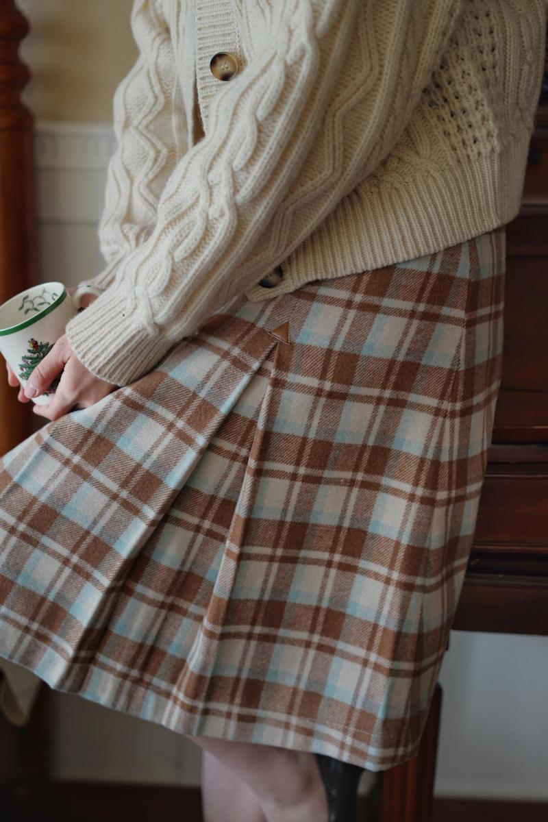 Light brown plaid classical pleated skirt