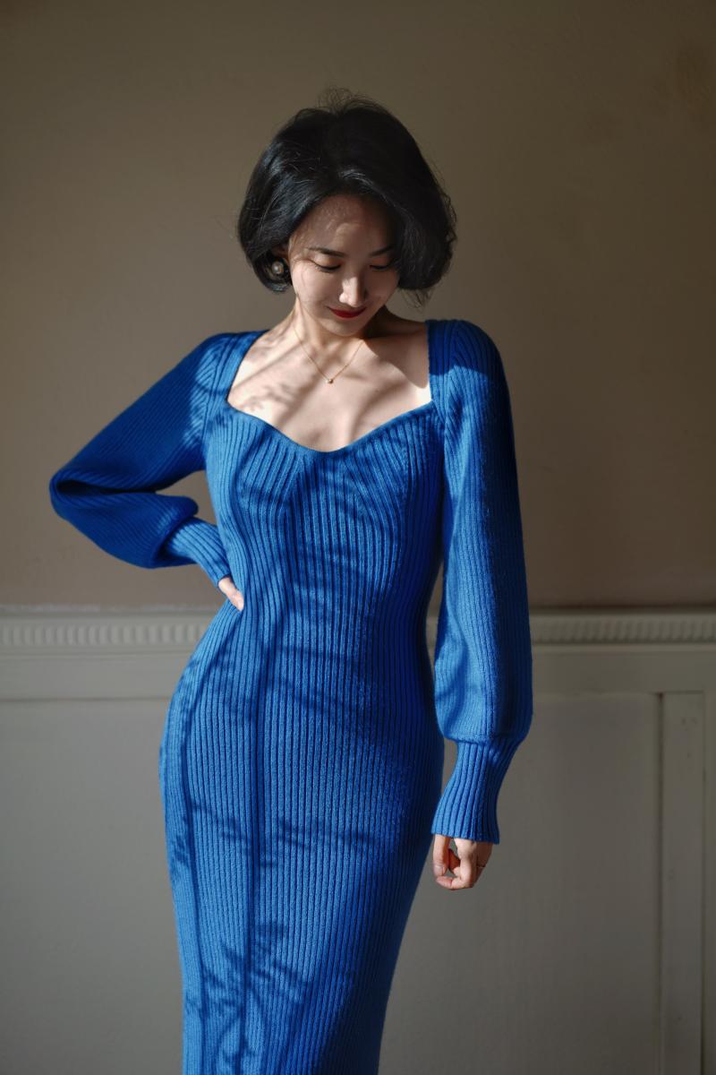 blue lady knit dress