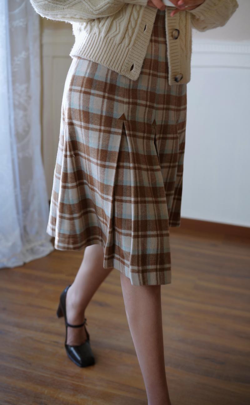 Light brown plaid classical pleated skirt