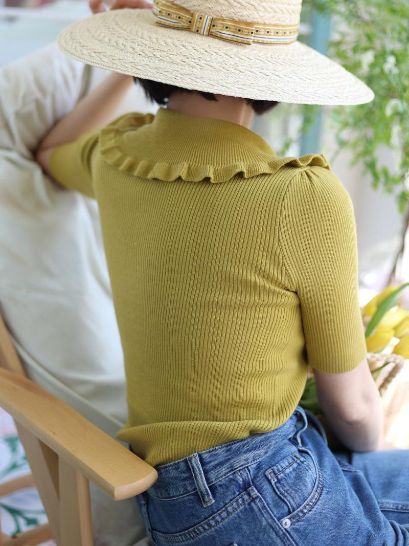 Willow-colored lady's retro knit top