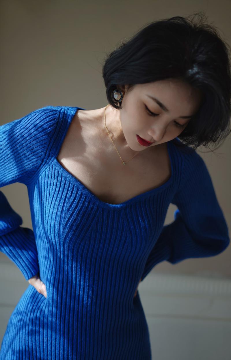 blue lady knit dress