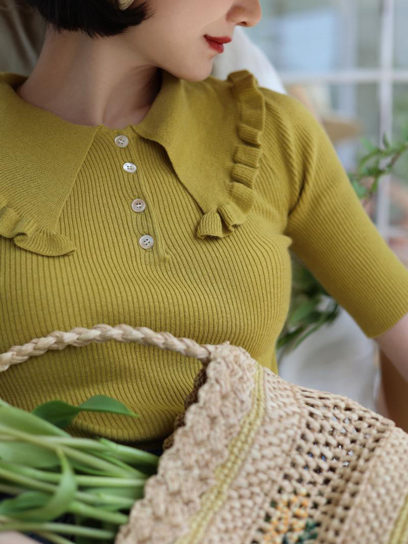 Willow-colored lady's retro knit top