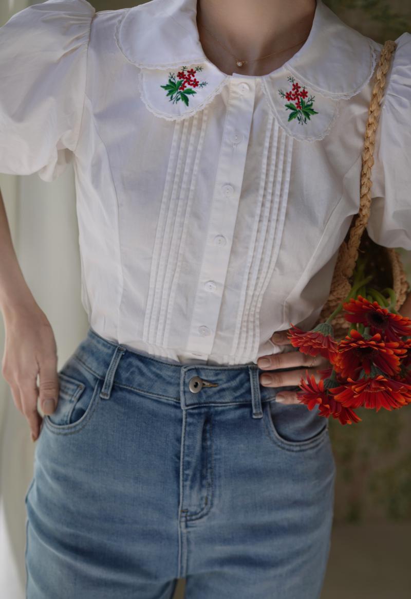 red bouquet medieval embroidery blouse