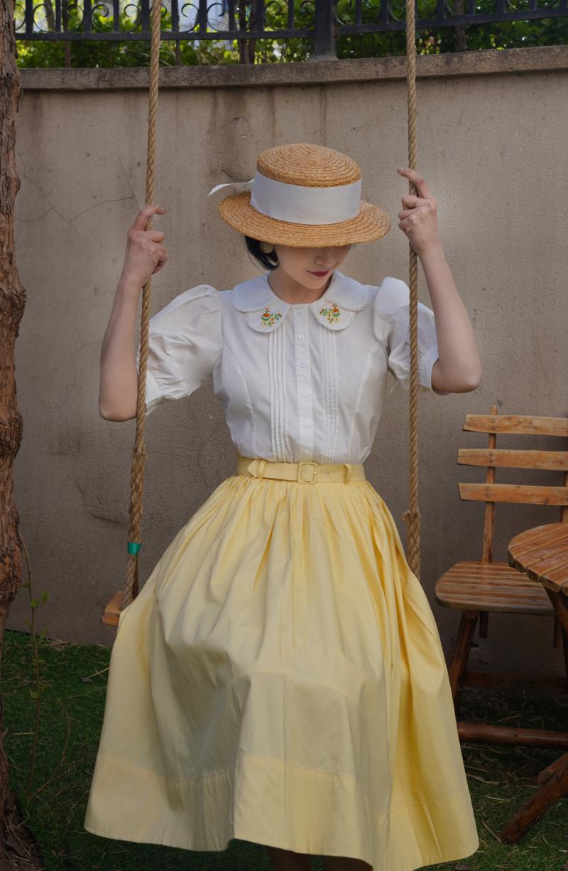 Pale yellow movie actress Hepburn skirt