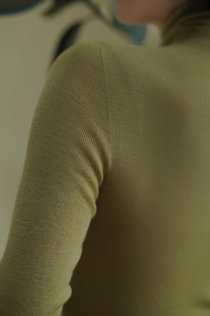 Turtleneck slim knit for ladies