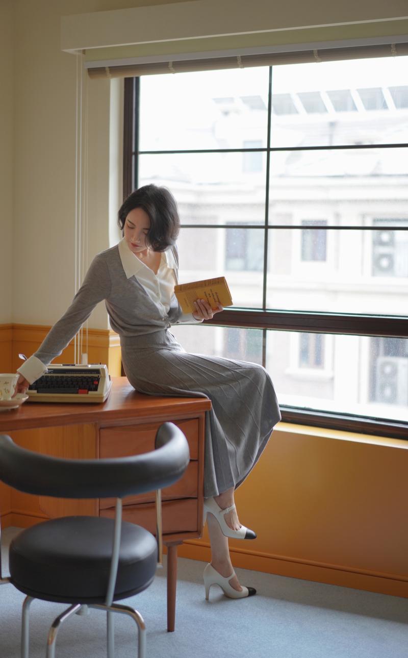 Gray knit half skirt