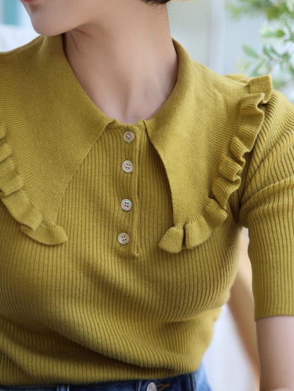 Willow-colored lady's retro knit top