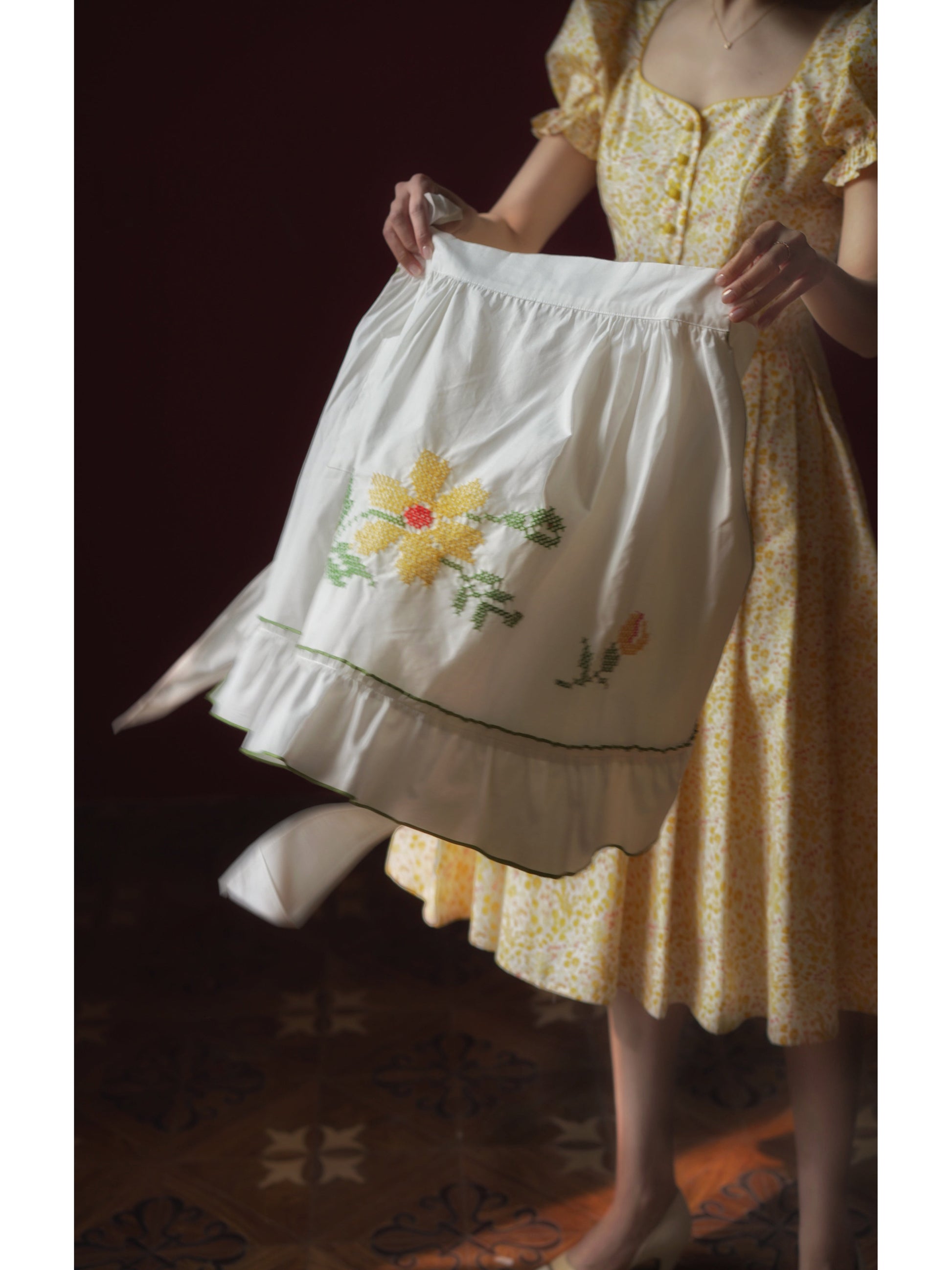 Yellow flower retro dress and embroidered apron