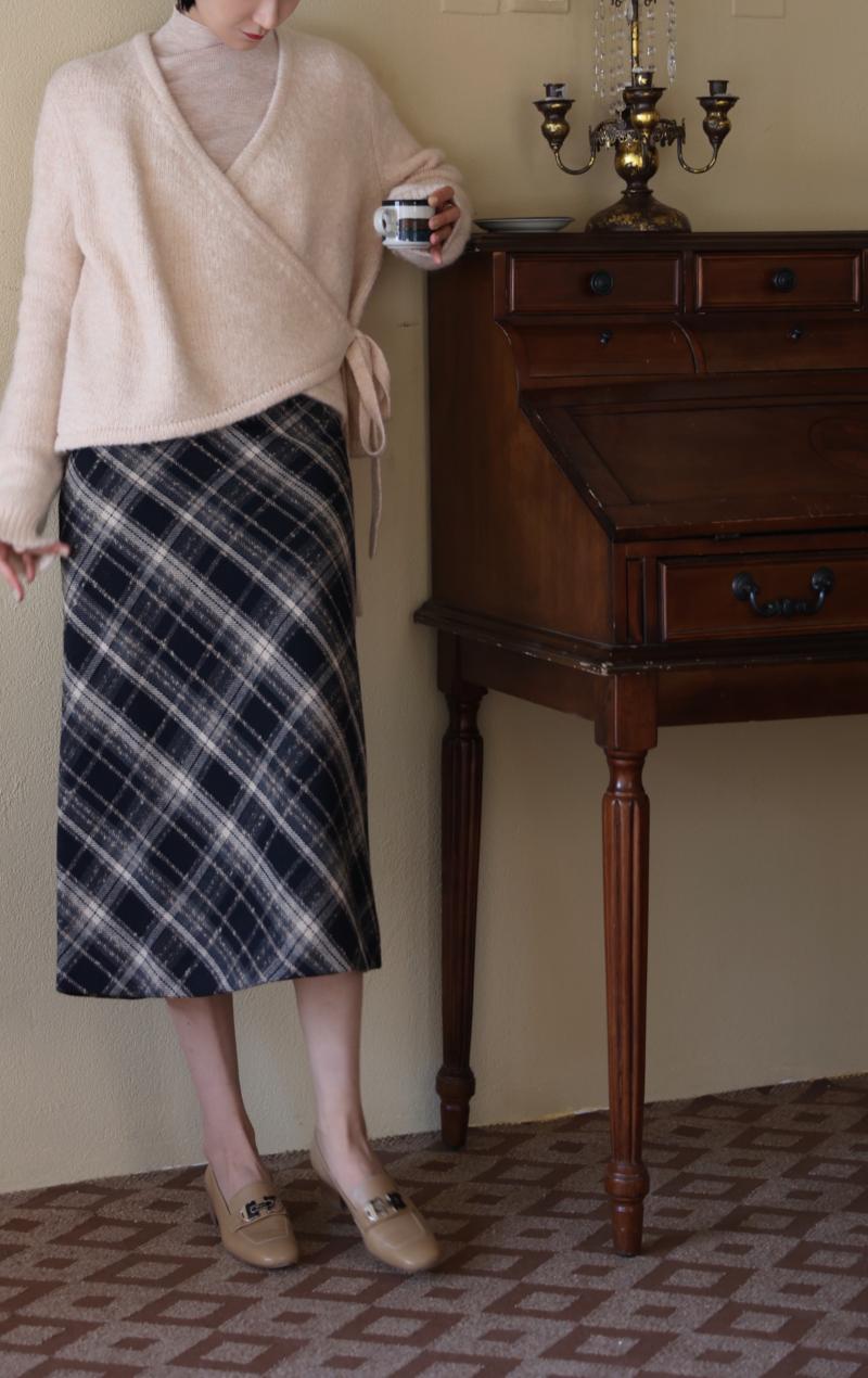 Diagonal plaid retro skirt in black and indigo