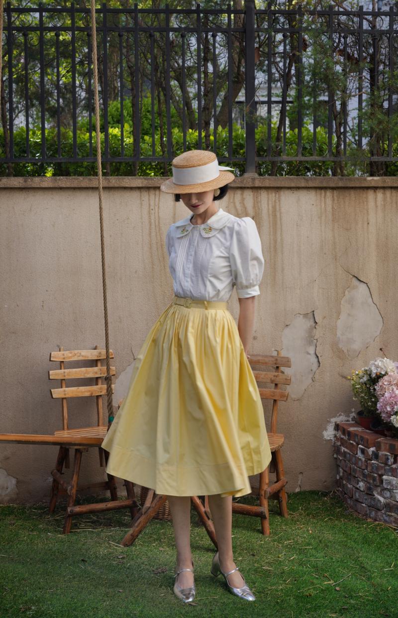 Pale yellow movie actress Hepburn skirt