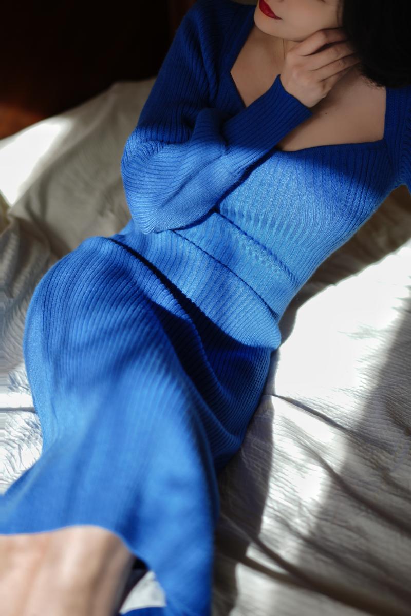 blue lady knit dress