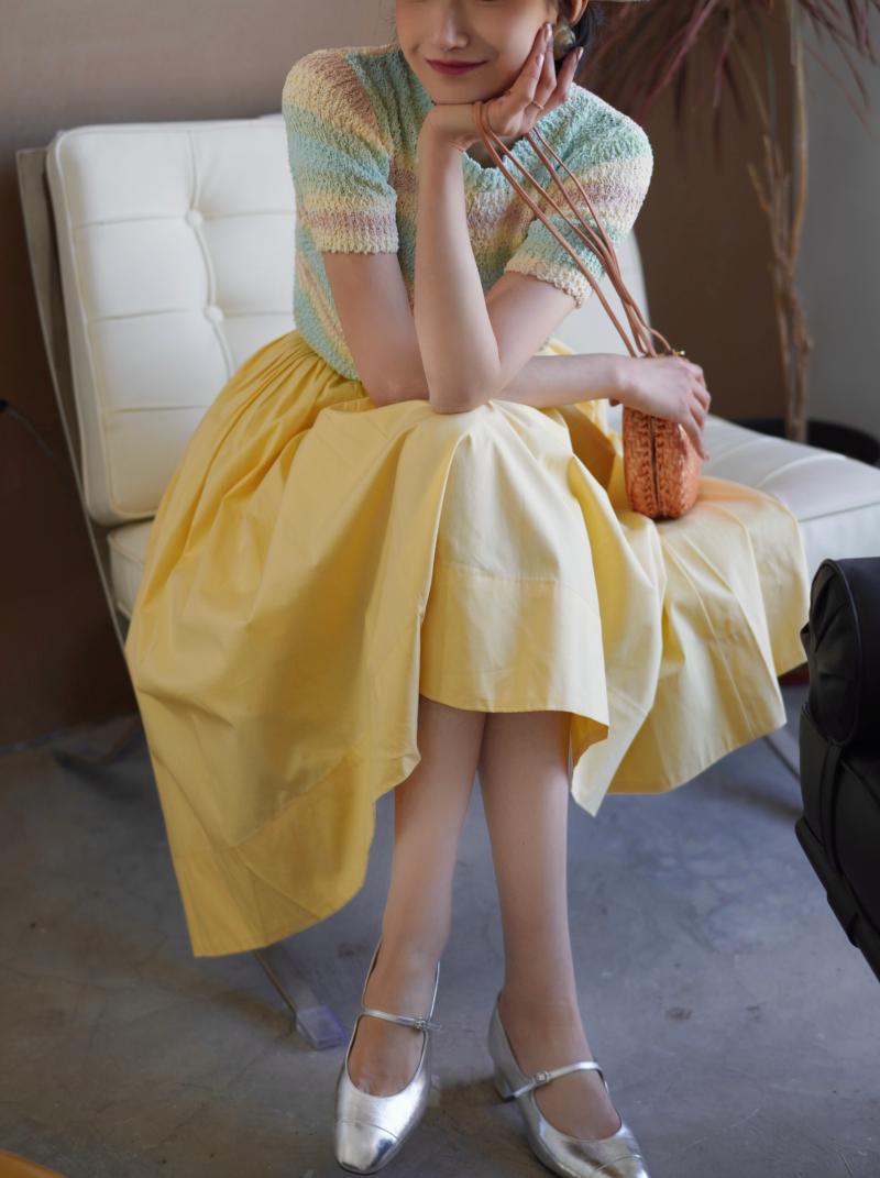 Pale yellow movie actress Hepburn skirt