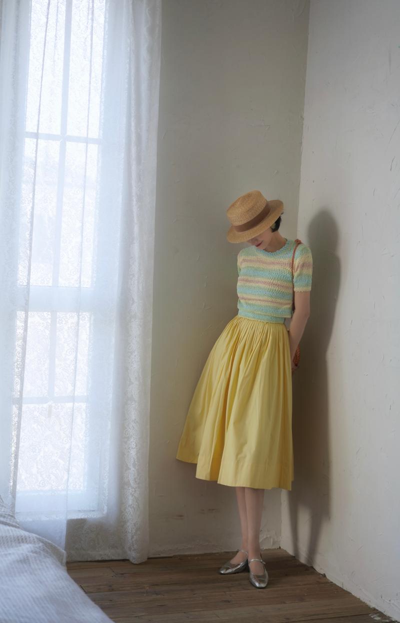 Pale yellow movie actress Hepburn skirt