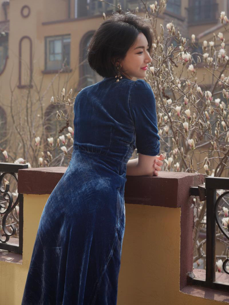 blue lady velvet dress